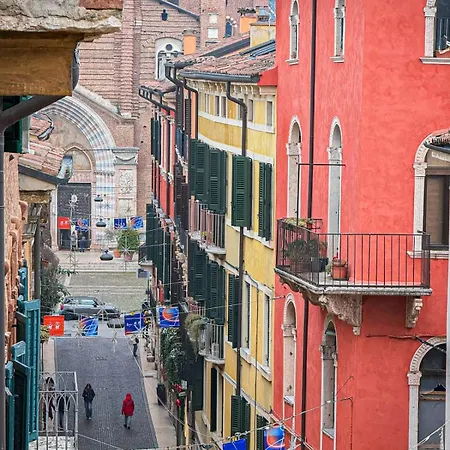 Apartament Residenza Santa Anastasia Lilla At Piazza Erbe *